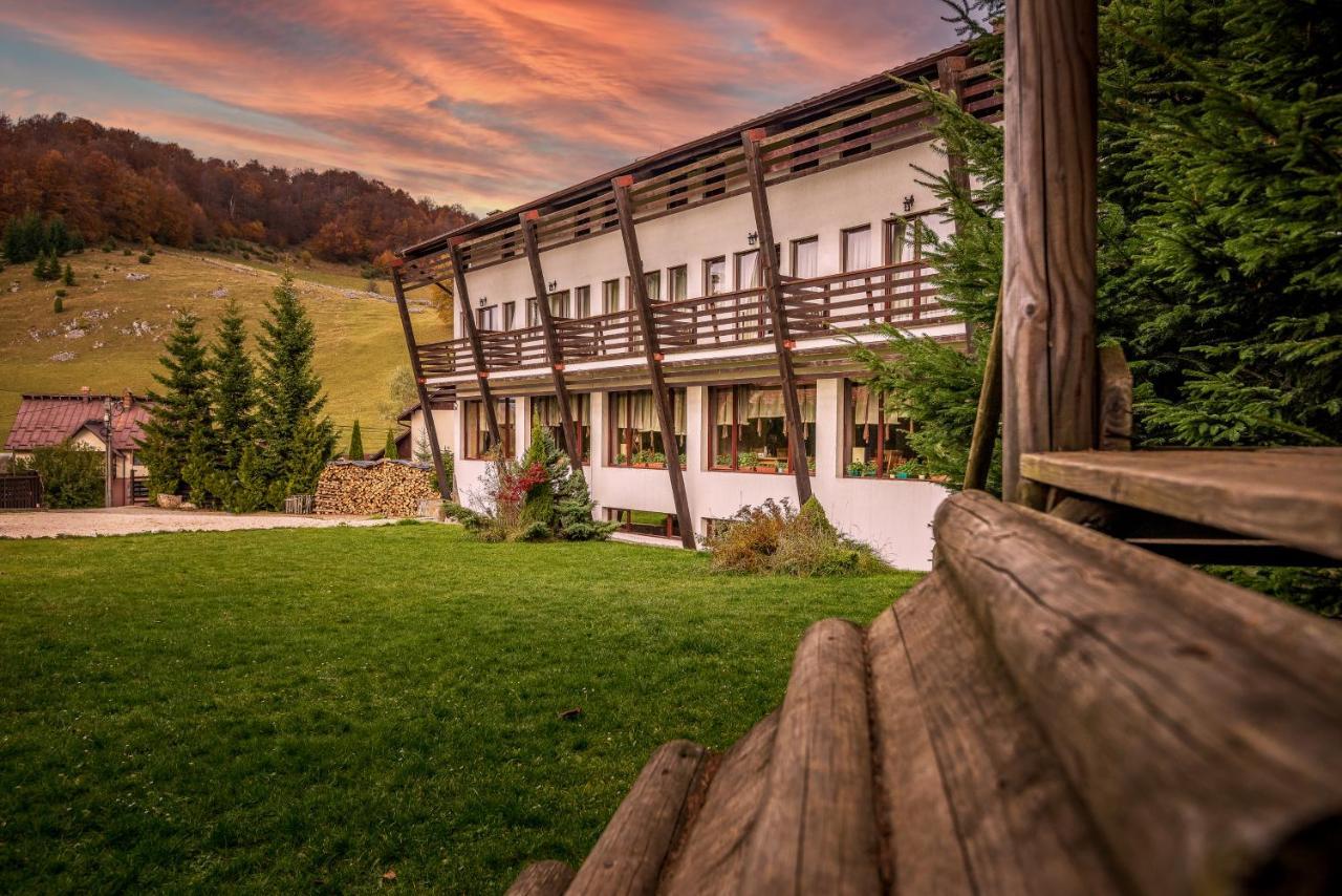 Hotel Casa Muntelui Fundata Exterior foto